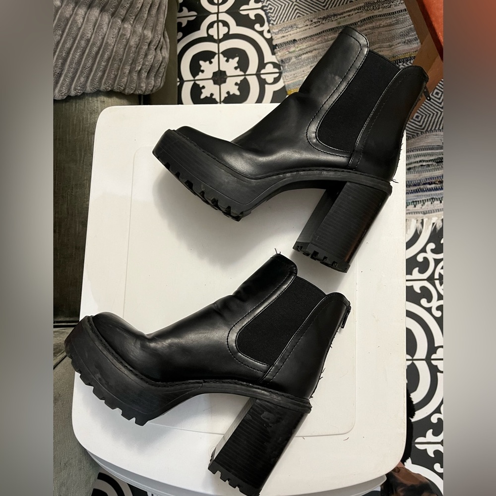 Madden Girl Kamora chunky black 4 inch platform boot